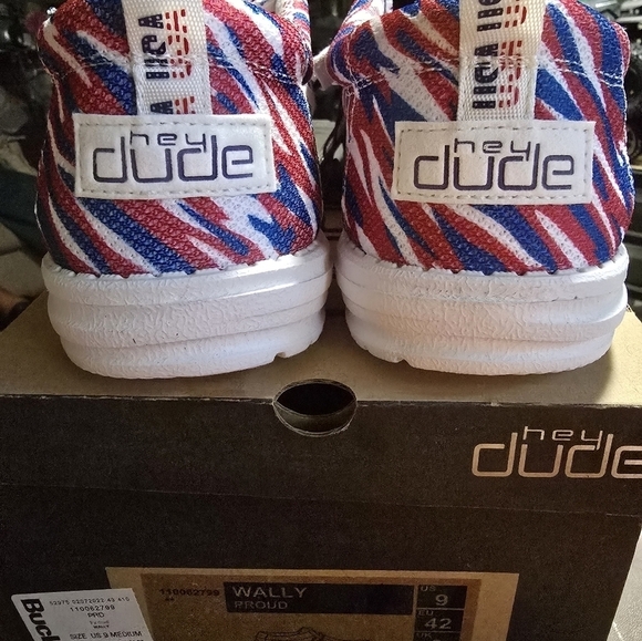 NEW Men's Size 9 Hey Dude Wally PROUD american print discontinued - Picture 2 of 4